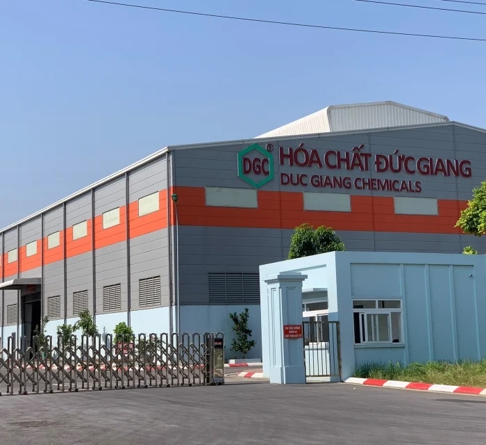 Cong-ty-hoa-chat-Duc-Giang